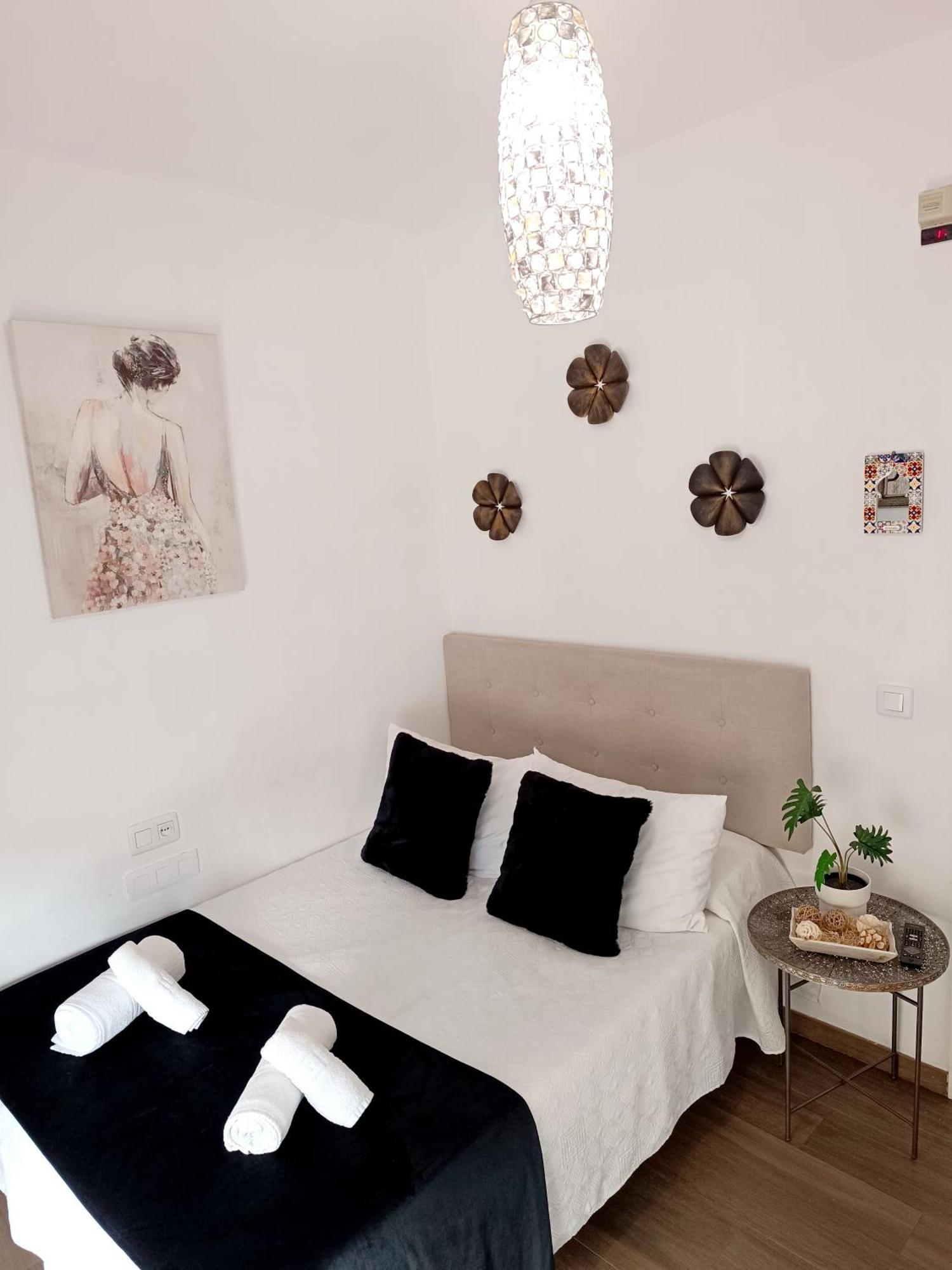 Hostal Casa Blanca Seville Exterior photo